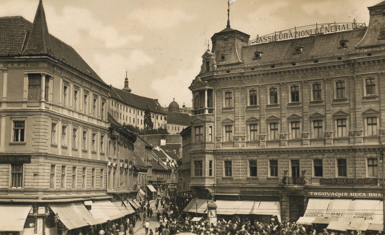 Trg bana Jelačića oko 1930. godine. Duga ulica (današnja Radićeva)